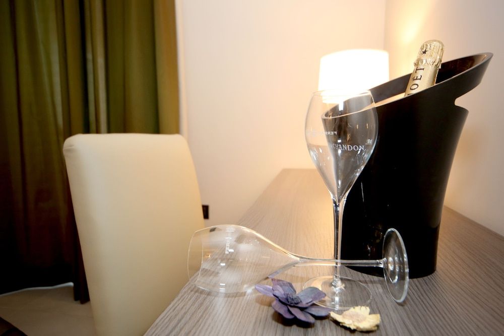 Victoria Hotel Standard Twin Room 7