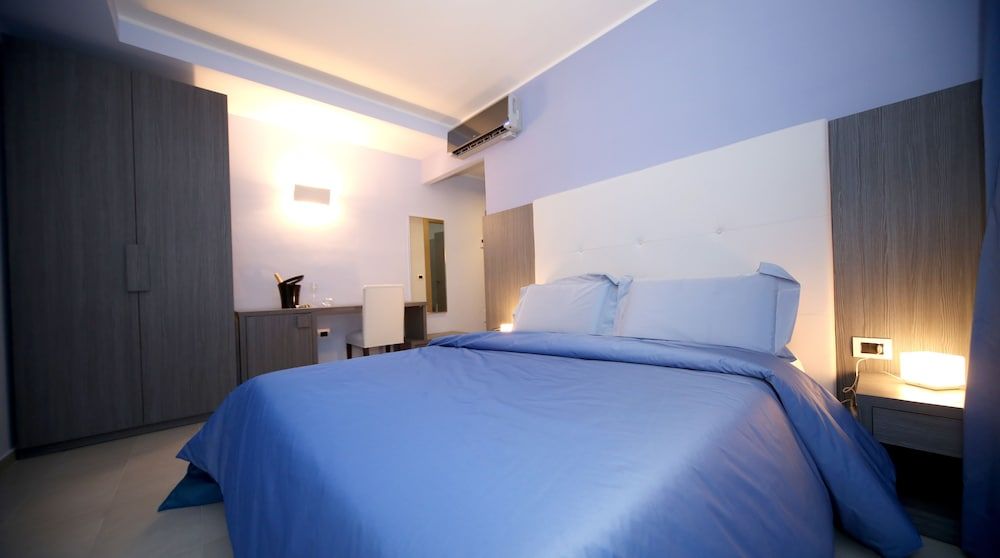 Victoria Hotel Deluxe Room, 1 Bedroom 9