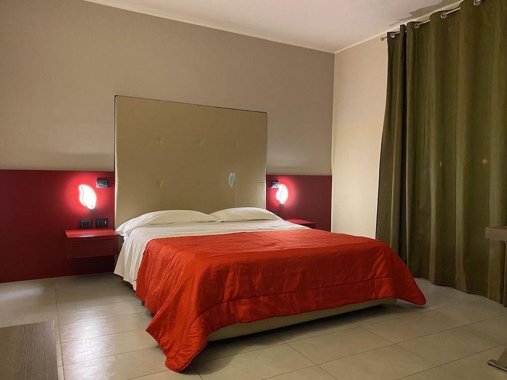 Victoria Hotel Deluxe Single Room, 1 Large Twin Bed