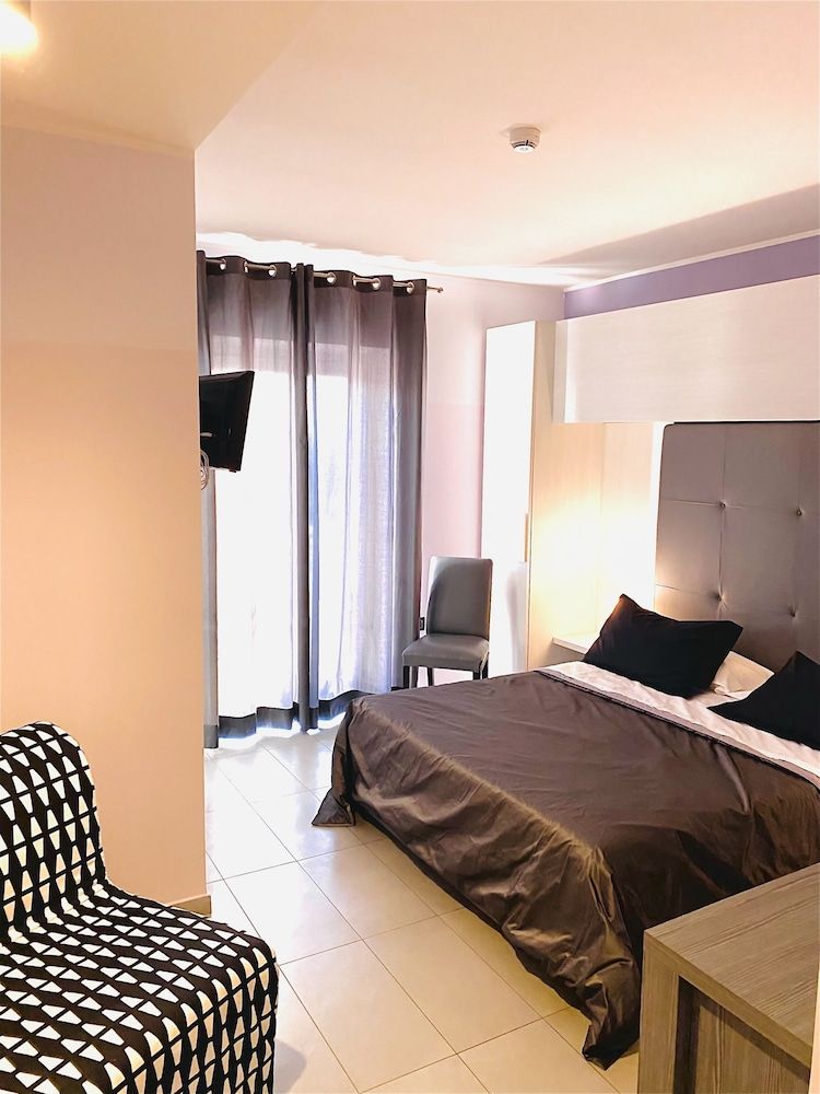 Victoria Hotel Deluxe Room, 1 Bedroom 5