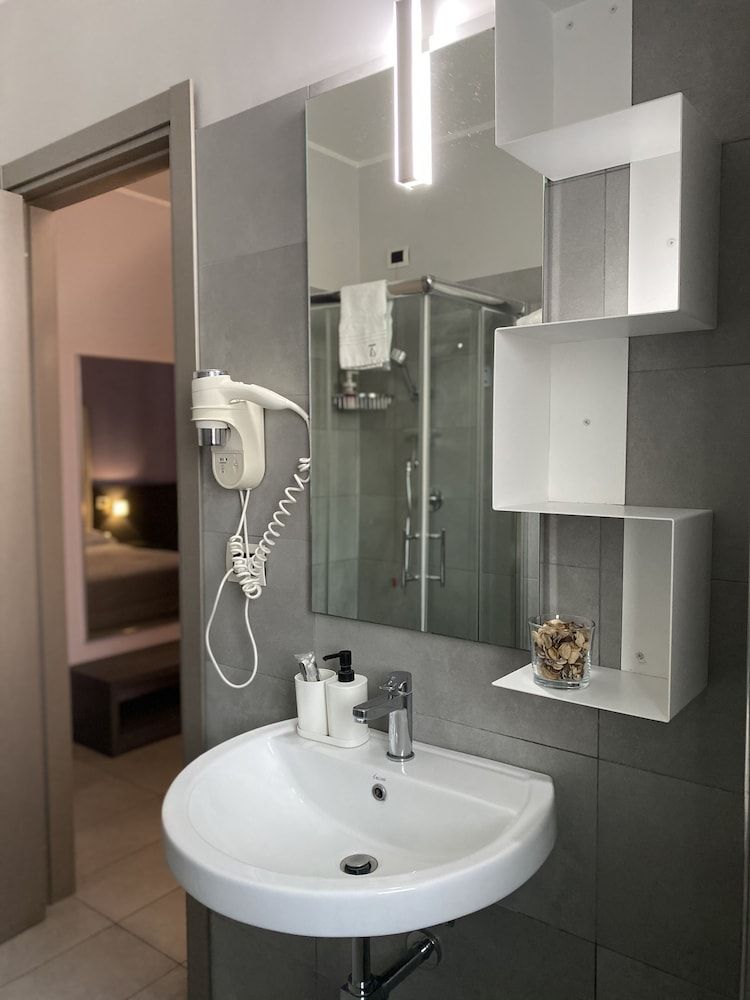 Victoria Hotel Deluxe Single Room, 1 Large Twin Bed 7