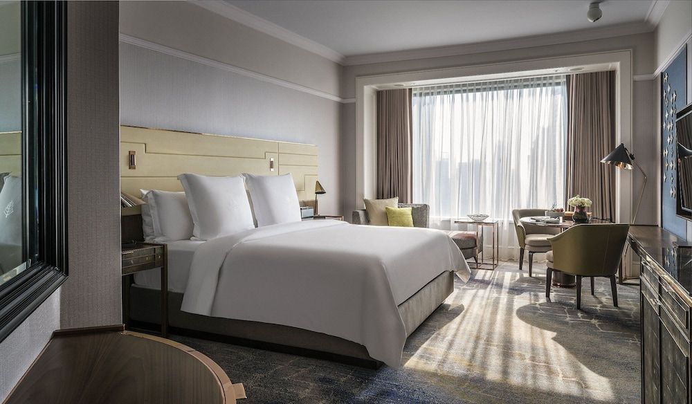 Deluxe Room, 1 King Bed (Hypoallergenic)