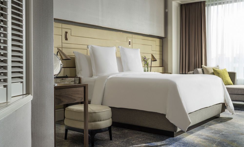Four Seasons Hotel Singapore Deluxe Room, 1 King Bed 2