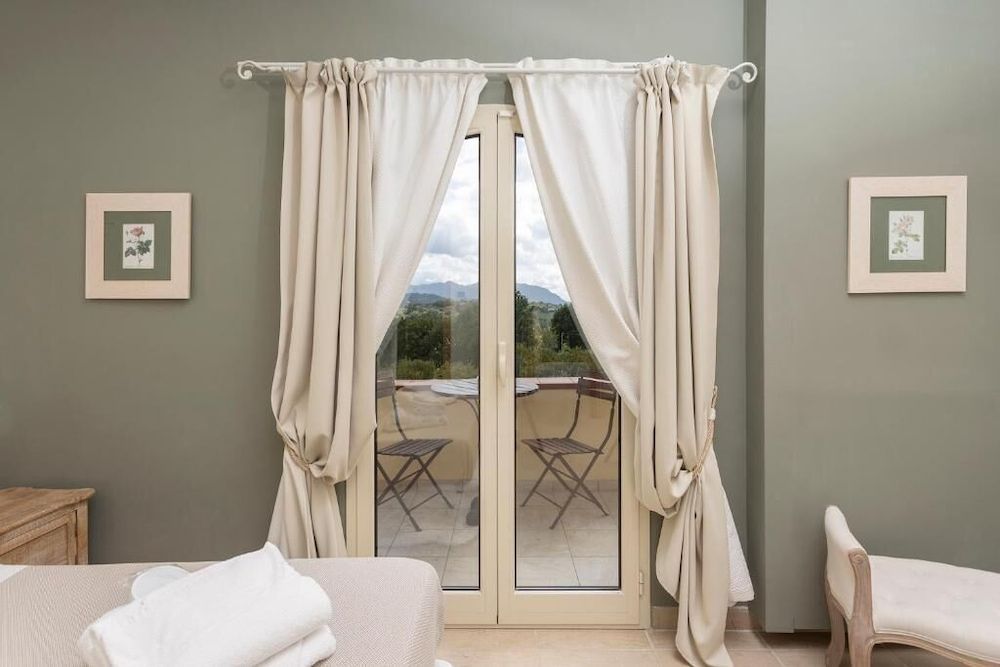 Relais Colle Buono Deluxe Double Room 9