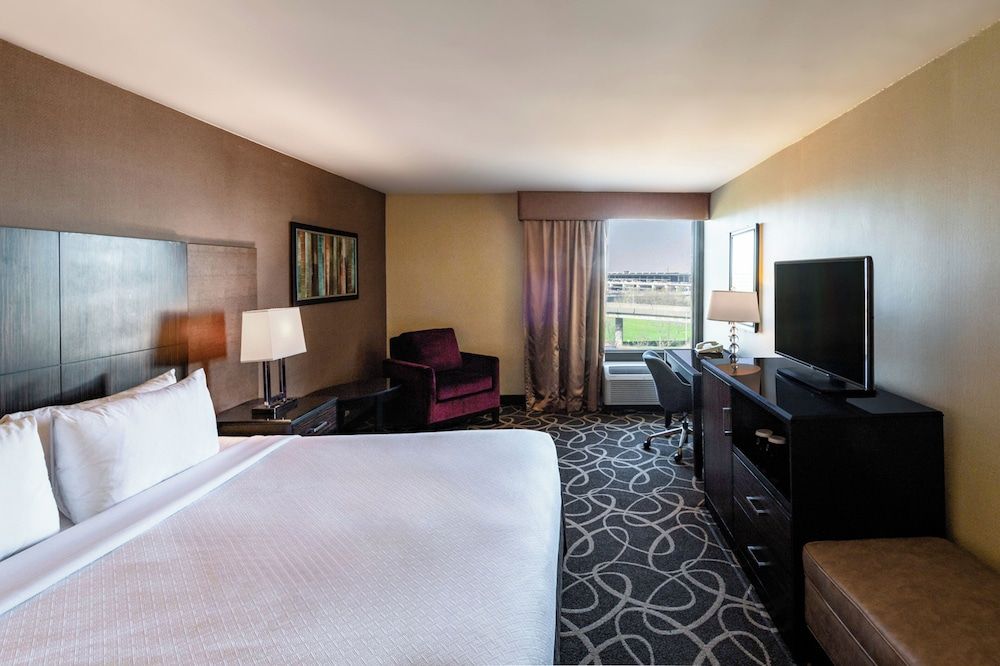 Standard Room, 1 King Bed, Accessible (Communications)