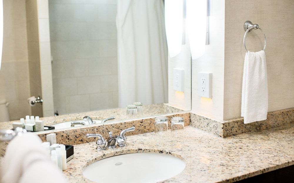 The Lord Nelson Hotel & Suites Petite Room, 1 Double Bed 4