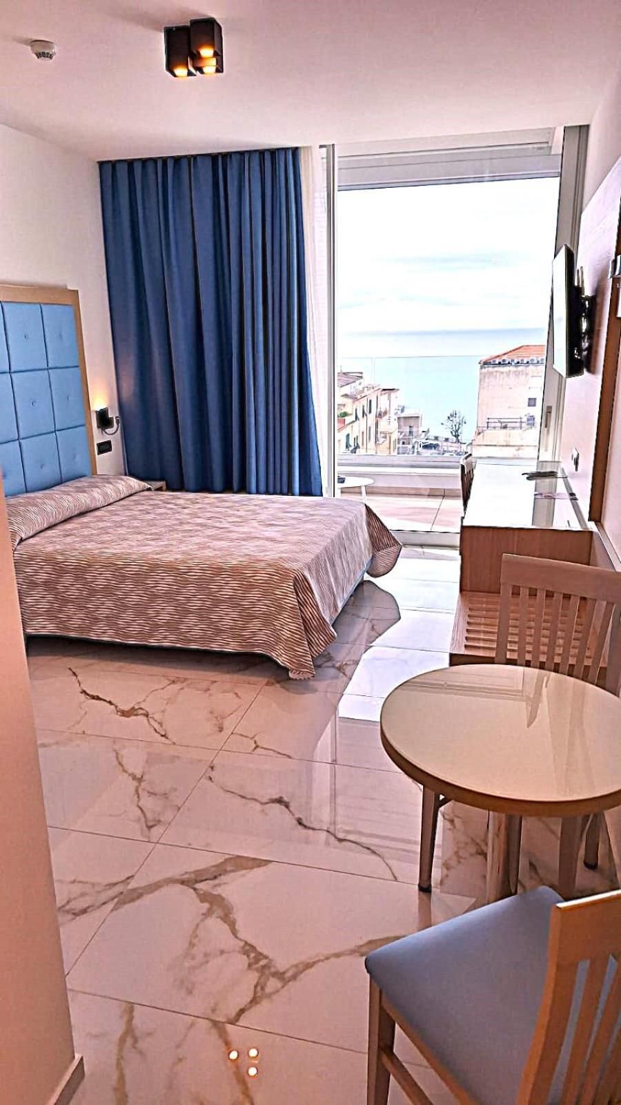 Deluxe Double Room with Sea View