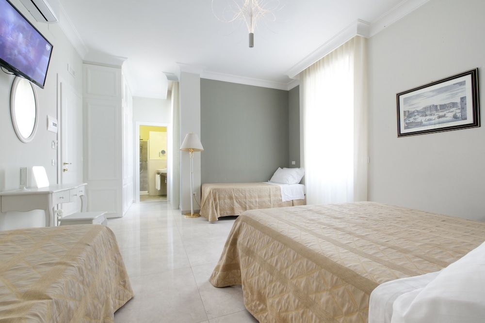 Ruins B&B Deluxe Quadruple Room