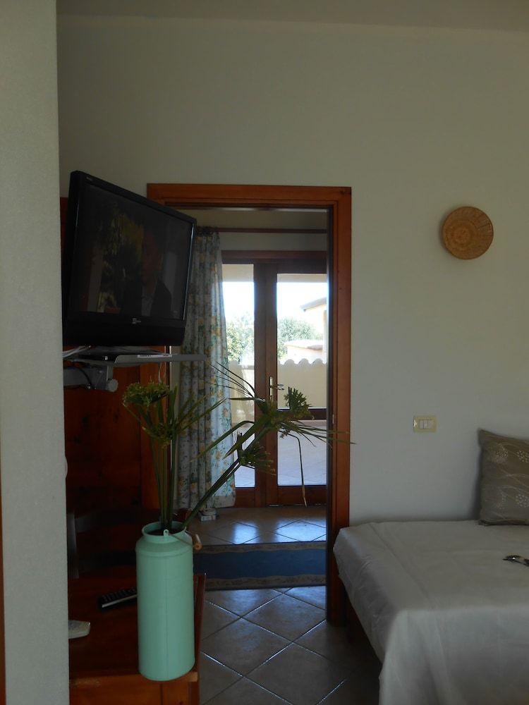 Hotel VelaSole Double Room, Garden View 11