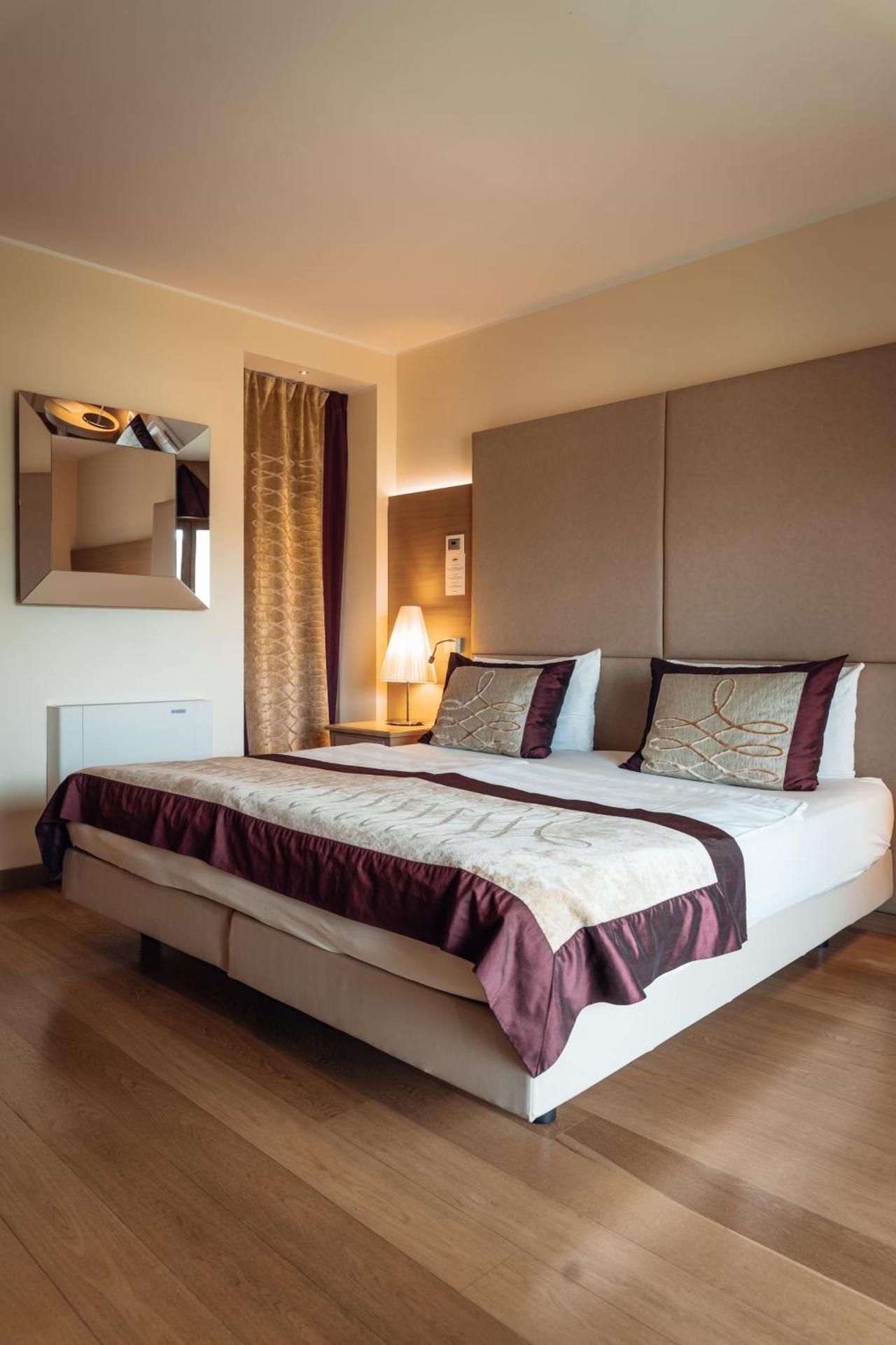 Double or Twin Room with Mountain View