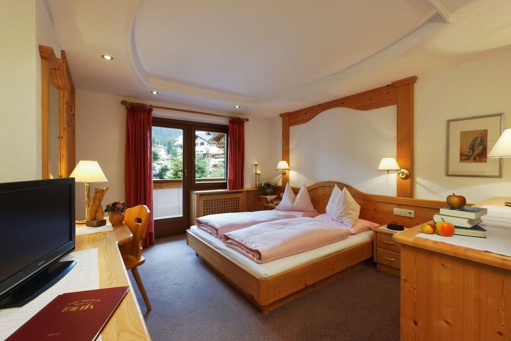 Double Room, Balcony, Mountain View