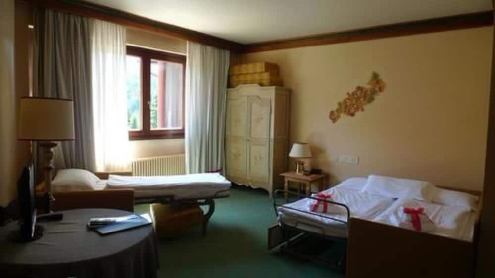 Junior Suite, 1 Bedroom, Bathtub, Park View