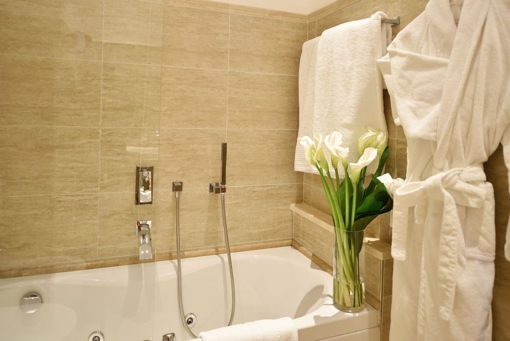 Hotel Firenze E Continentale Deluxe Suite, 1 Double Bed with Sofa bed (4 pax) 2