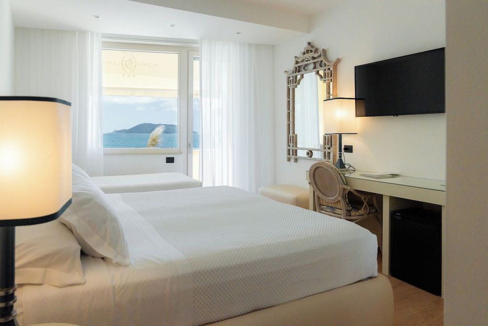 Hotel Florida Lerici Superior Triple Room, Multiple Beds, Sea View 3