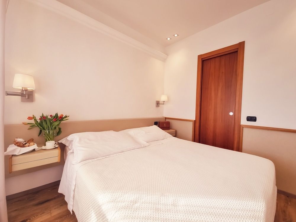 Hotel Florida Lerici Standard Double Room, 1 King Bed 2