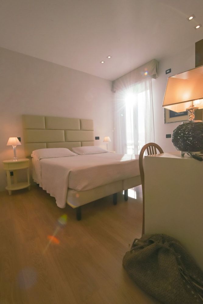 Hotel Florida Lerici Standard Double Room, 1 King Bed 7