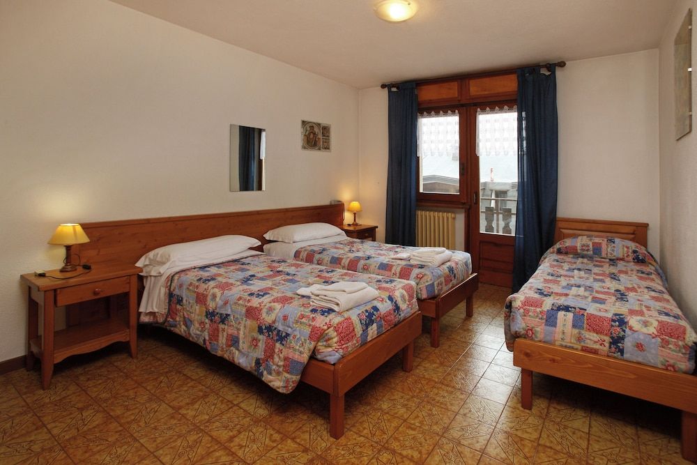 Family Room, 2 Bedrooms