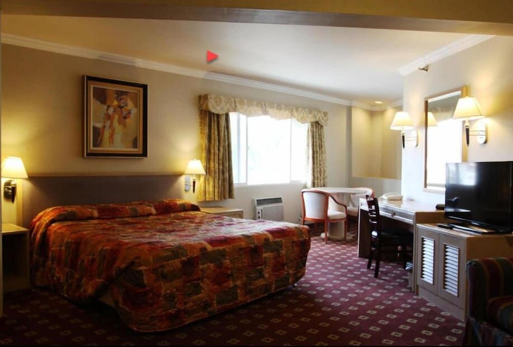 undefined Metro Plaza Hotel