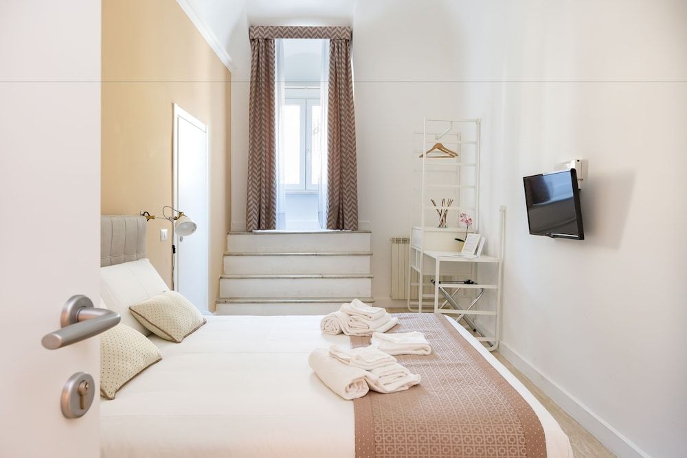 undefined Trevi Fountain Guesthouse 4