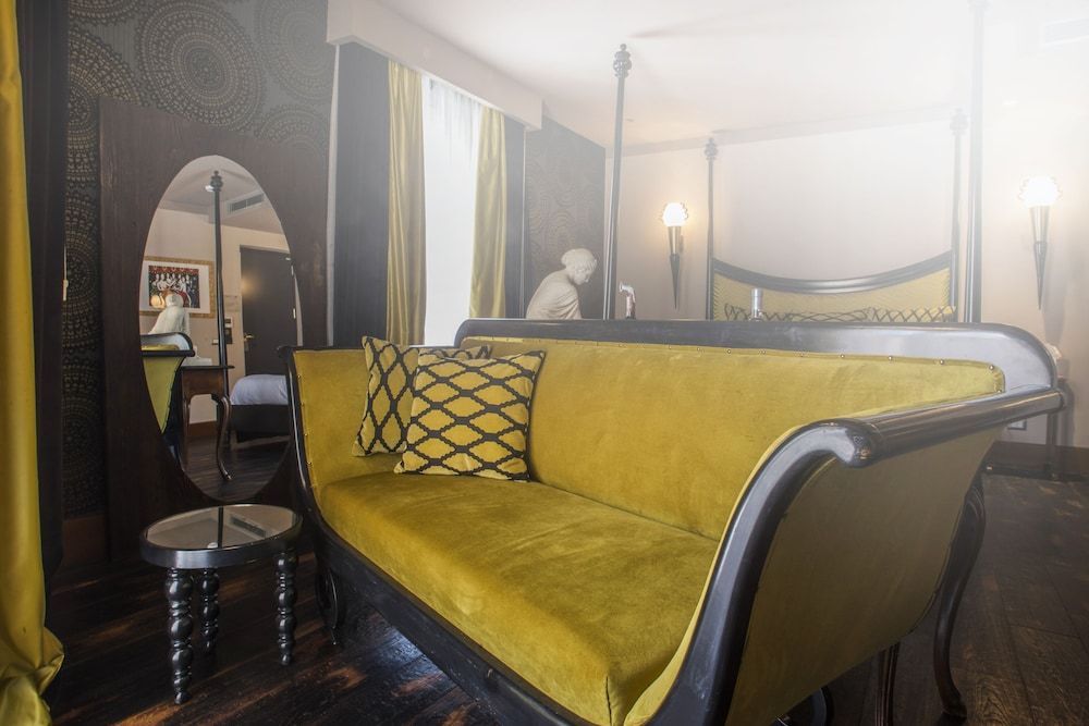 HT6 Boutique Hotel Suite, City View 10