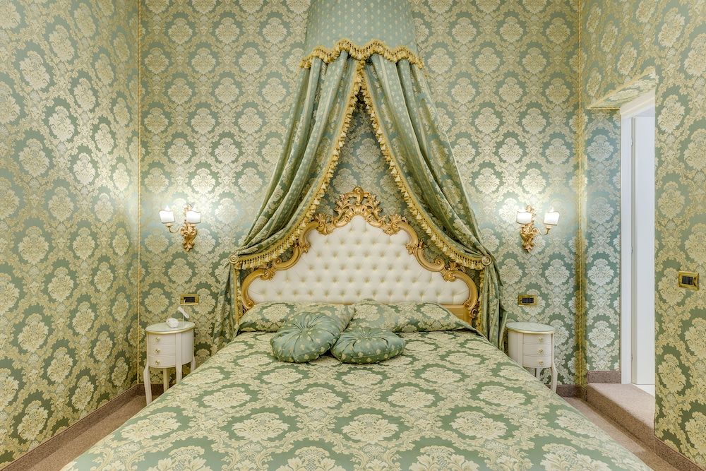 Superior Double or Twin Room (Internal View)