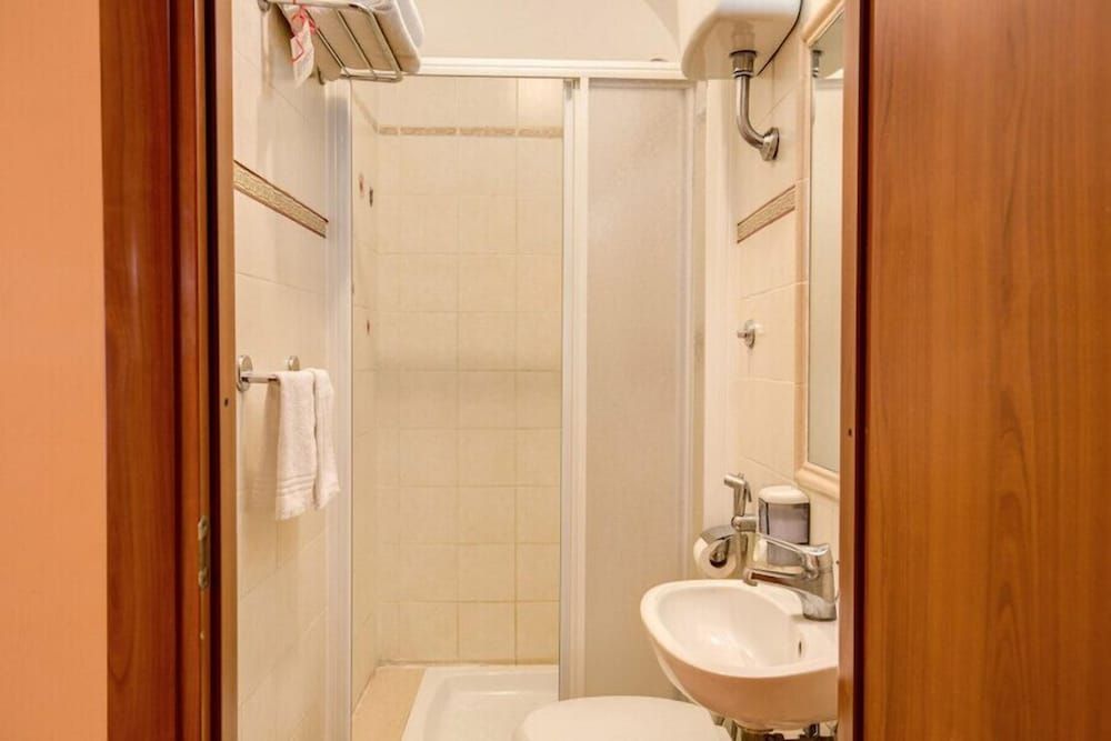 B&B Giovy Rome Double or Twin Room 11