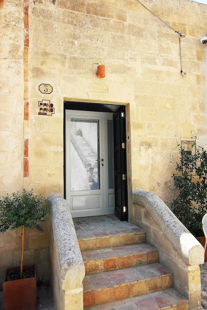 undefined Piano Piano - Rooms 5