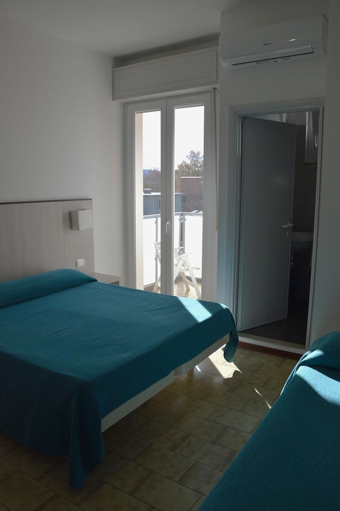 Hotel Caesar Triple Room 6