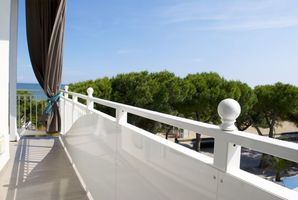 Royal Room, Sea View