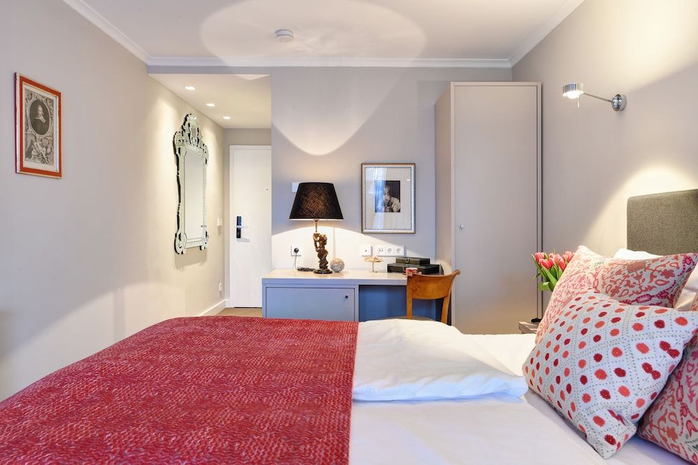 undefined Admiral Hotel 9