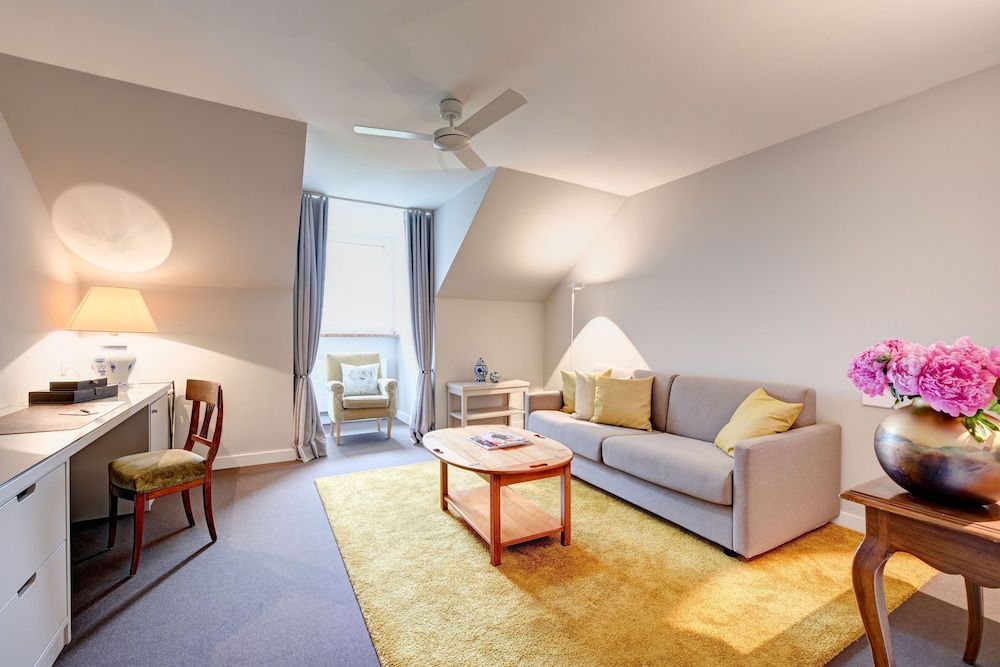undefined Admiral Hotel 8