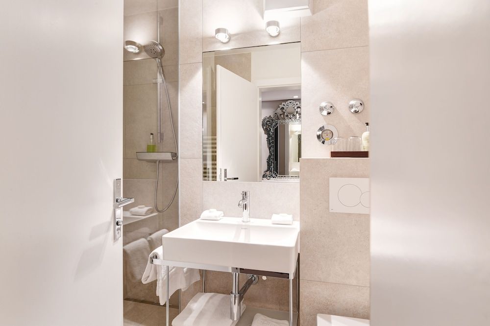 undefined Admiral Hotel 8