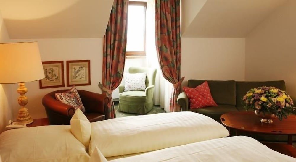 undefined Admiral Hotel
