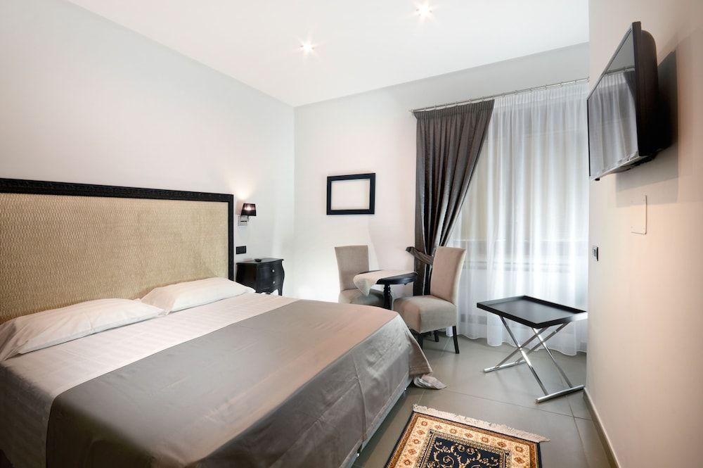 undefined Barbarella Suite 5