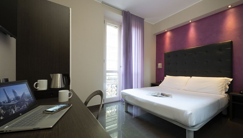 Hotel Five Double Room, 1 Double Bed 3