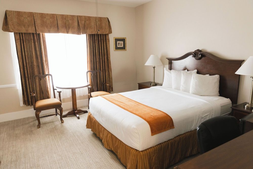 Standard Room, 1 Queen Bed