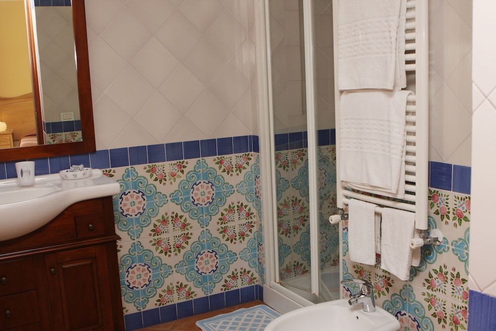 Divina House B&B Double Room, Balcony, City View 8