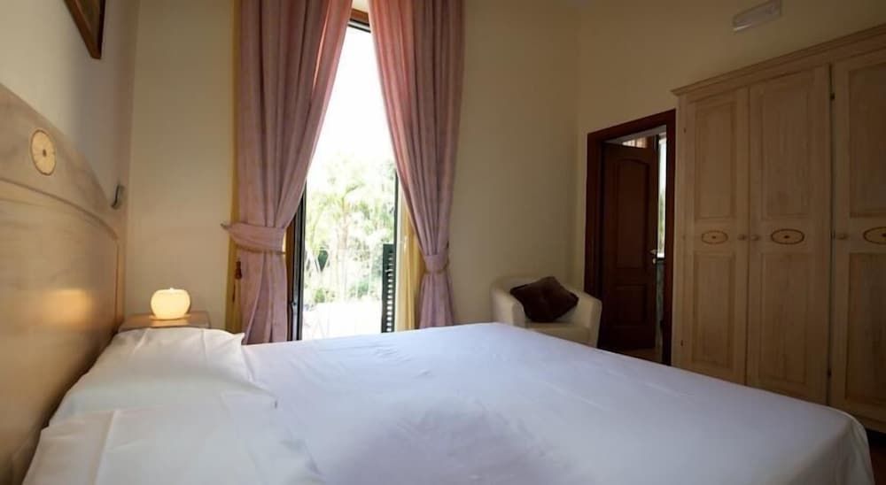 Divina House B&B Double Room, Balcony, City View 5