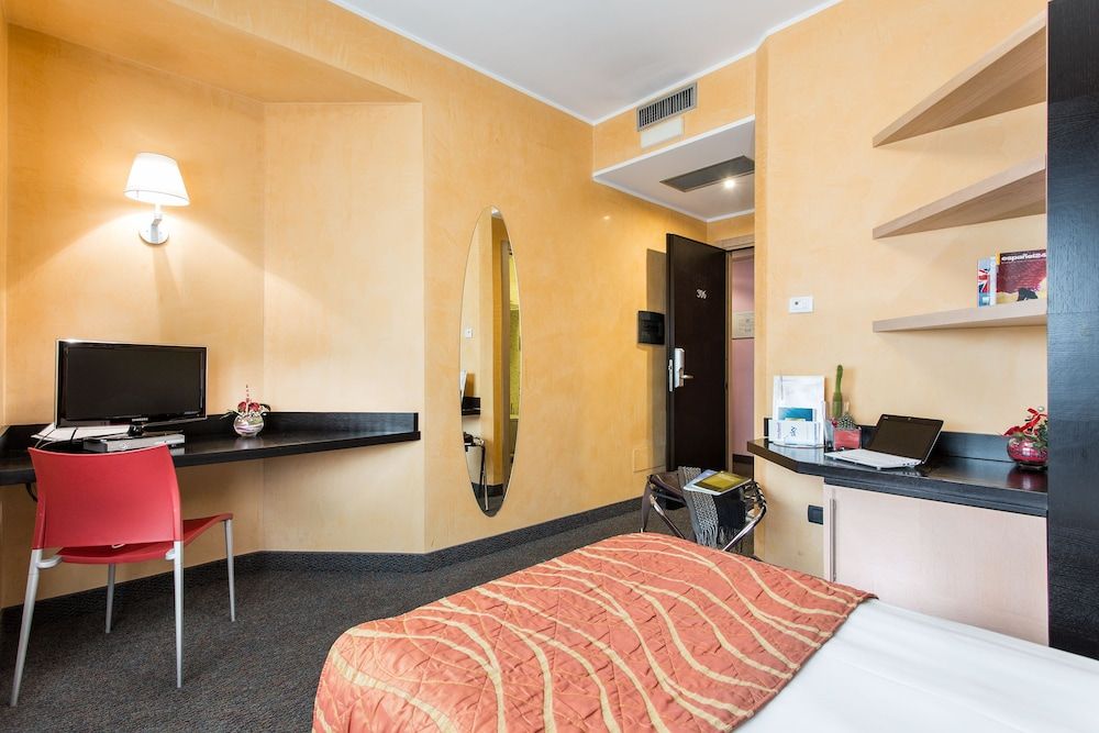 Hotel Majorana Single Room 8