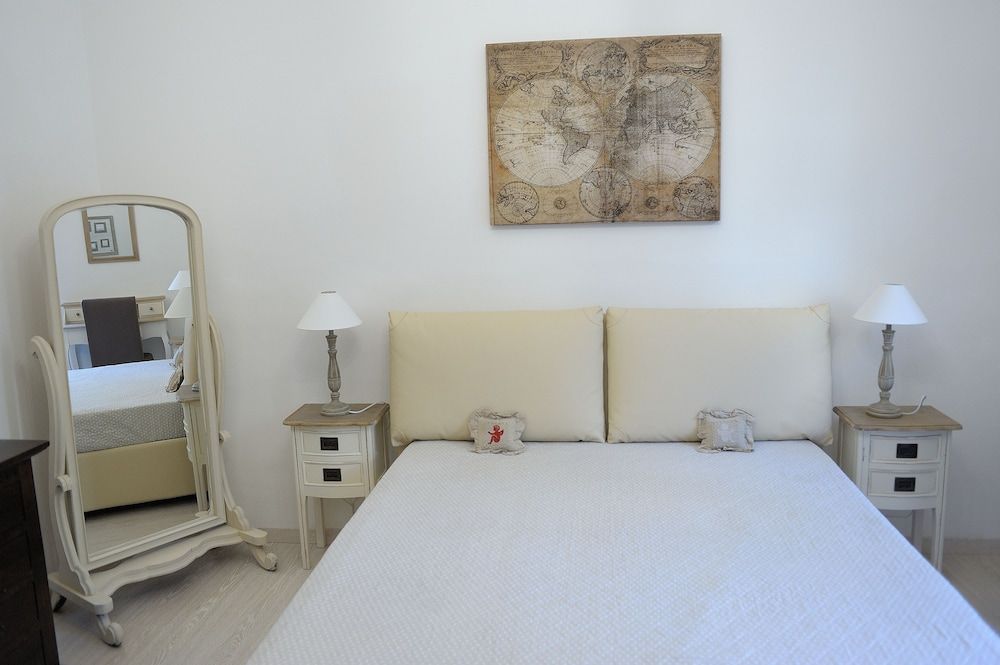 Aquarius Inn Royal Triple Room, Private Bathroom 2