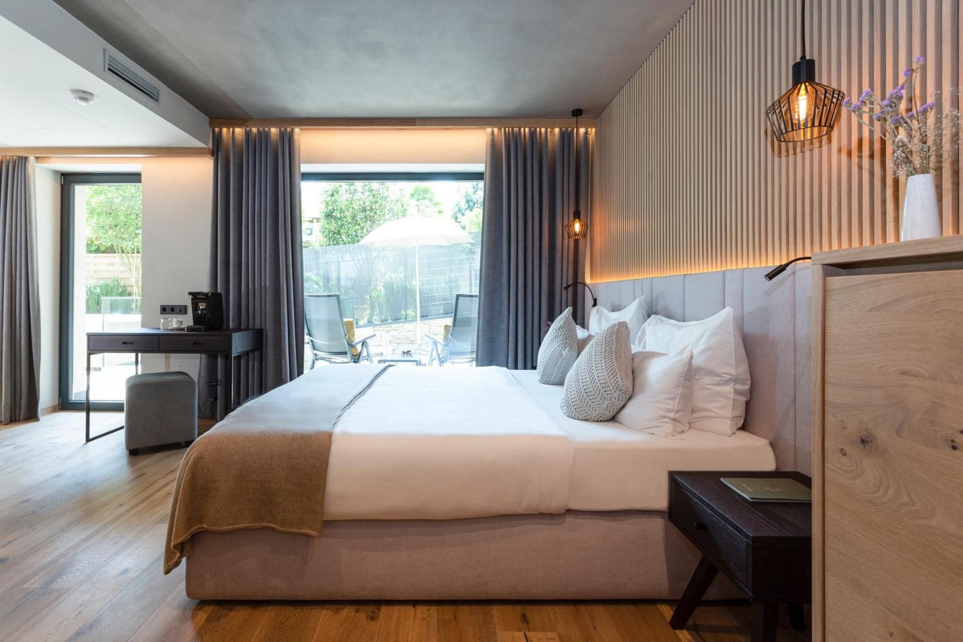 Suite with Hot Tub