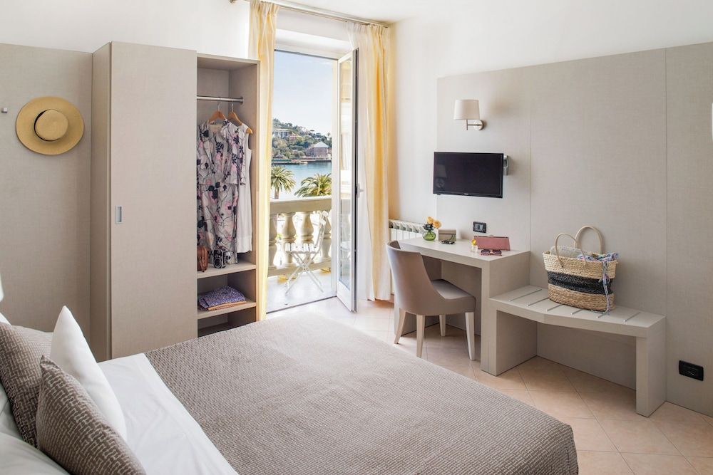 Hotel Vesuvio Superior Double or Twin Room, Balcony, Partial Sea View 11