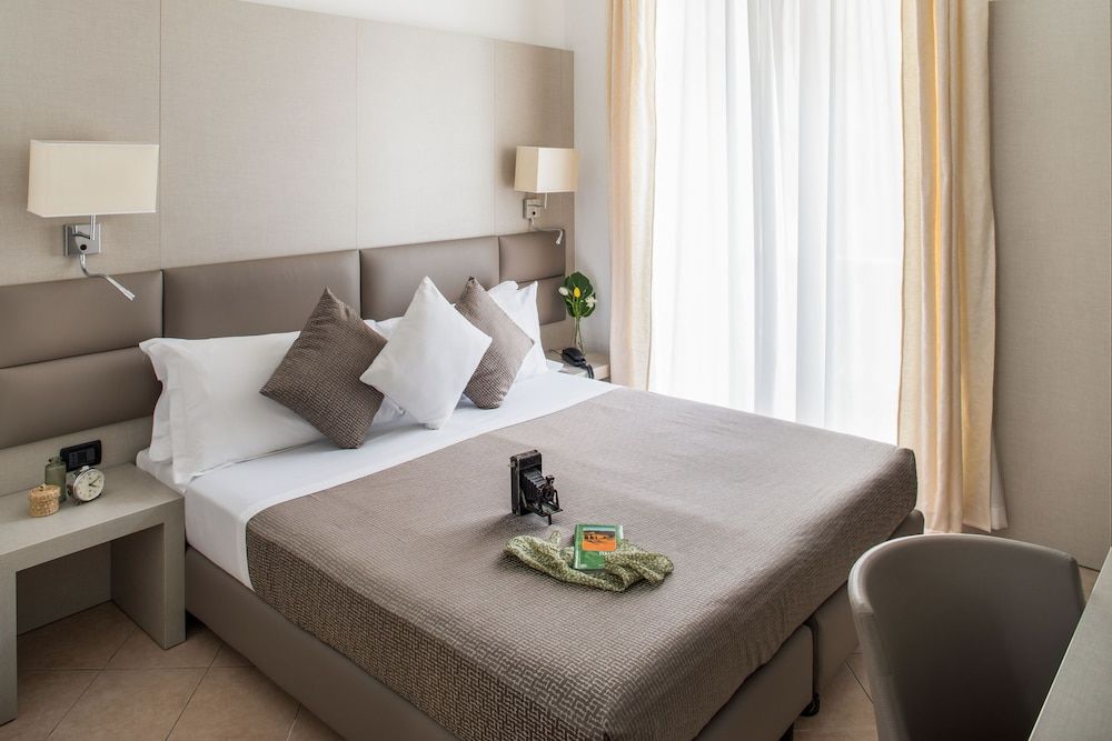 Hotel Vesuvio Superior Double or Twin Room, Balcony, Partial Sea View 2