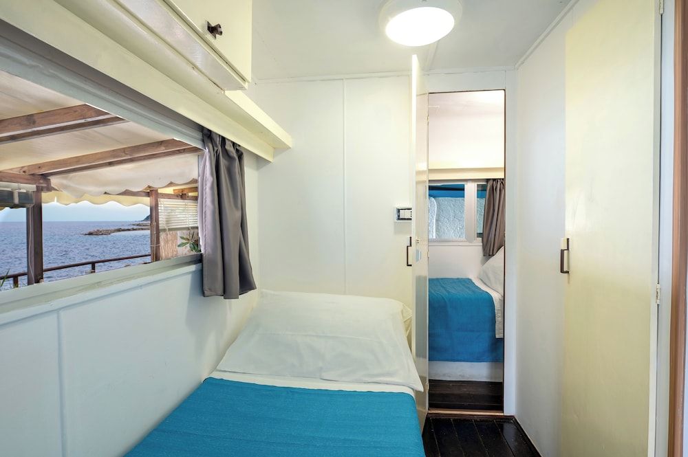 Caravan External Private Bathroom