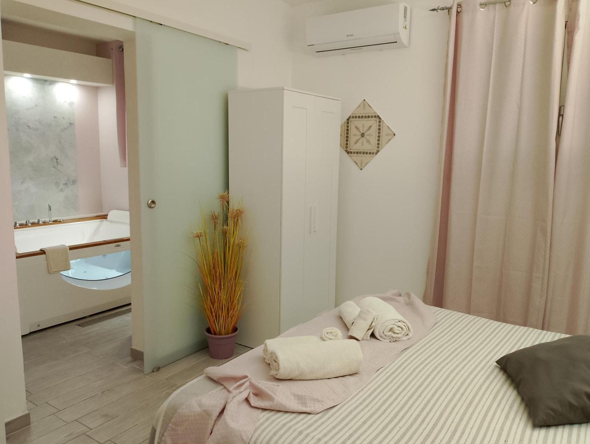 Double Room with Hot Tub