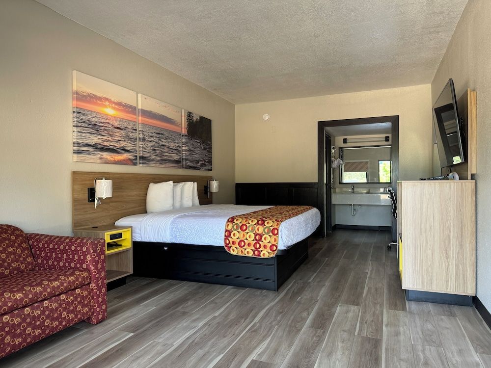 Deluxe Room, 1 King Bed, Non Smoking