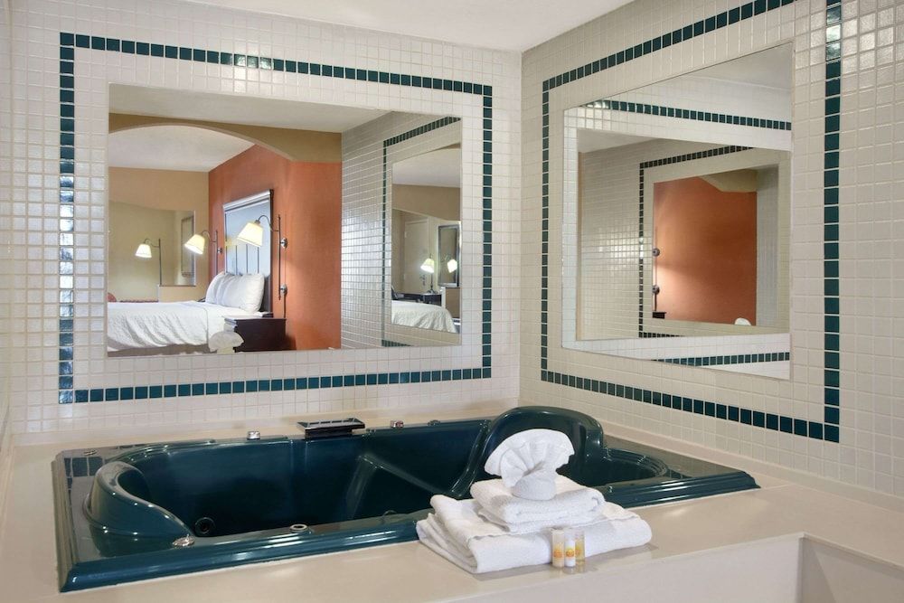Studio Suite, 1 King Bed, Non Smoking