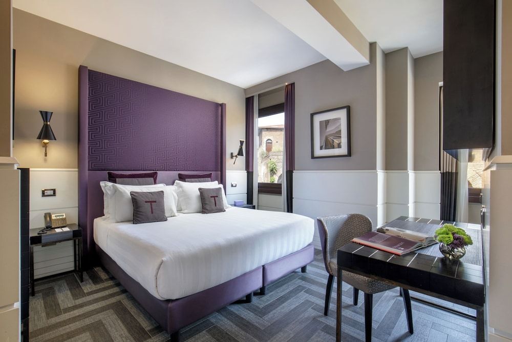 The Tribune, part of JdV by Hyatt Room, 1 King Bed 3