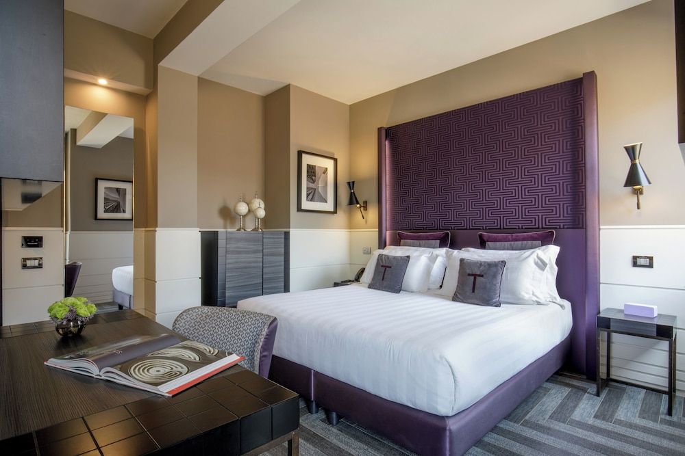 The Tribune, part of JdV by Hyatt Room, 1 King Bed 2