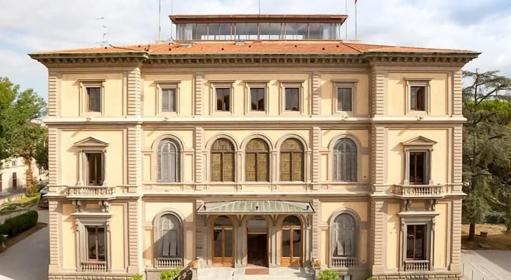 undefined Florence Room 8